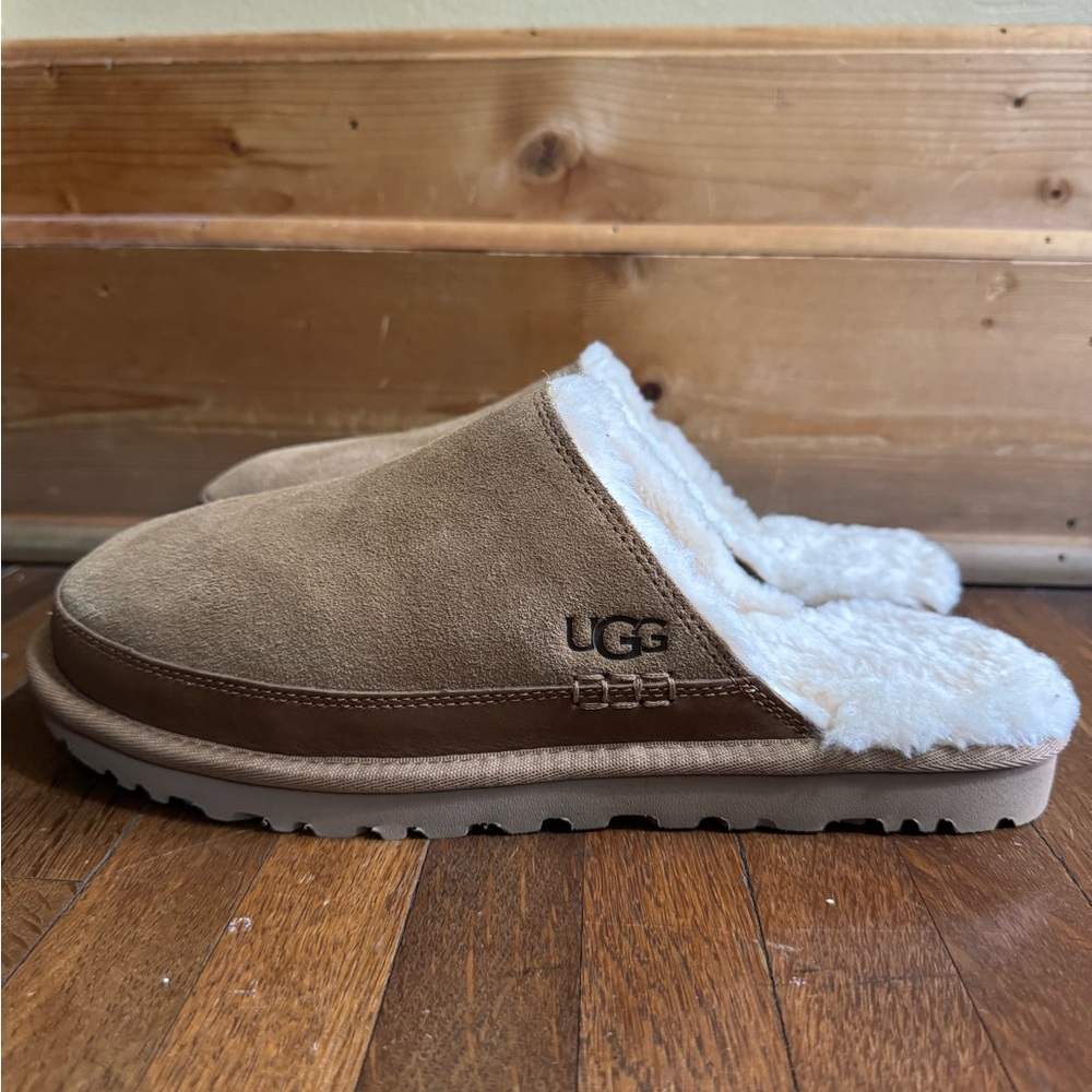Ugg slippers size Mens  9 brand new